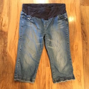 Maternity capris with drawstring waist